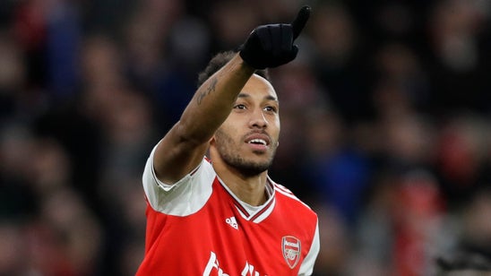 Aubameyang's double steers Arsenal to 3-2 win over Everton