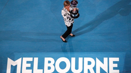 Navratilova sorry for protocol breach, not for Court protest