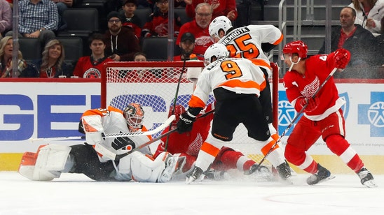 Elliott gets 40th shutout in Flyers' 3-0 win over Red Wings
