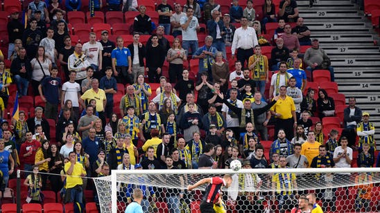 Fans ignore social distancing at Hungarian Cup final