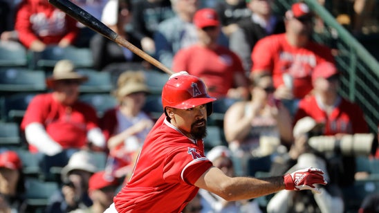 Angels newcomer Rendon goes 2 for 2 in spring debut