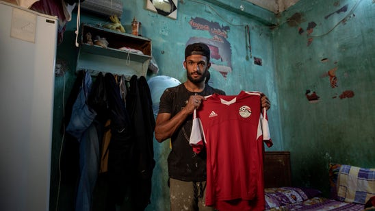 Pandemic turns Egyptian soccer player into a street vendor