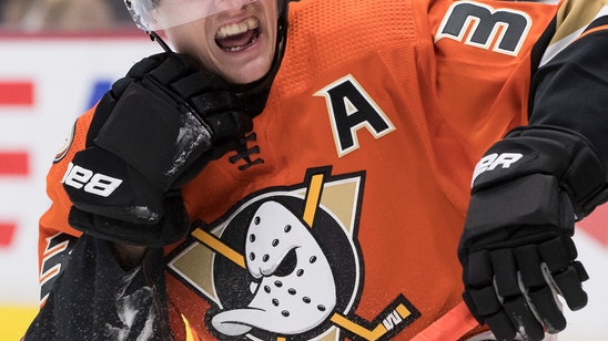 Henrique scores twice, Ducks beat Canucks 5-1