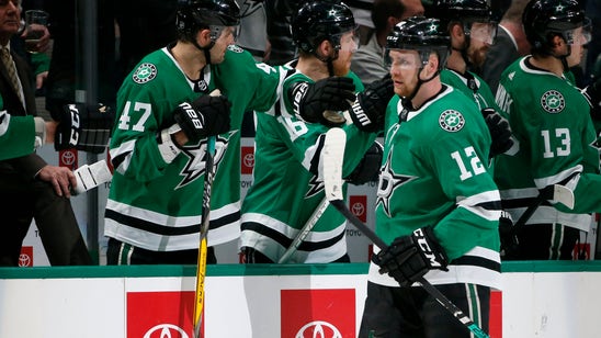 Oleksiak breaks late tie, surging Stars beat Coyotes 3-2