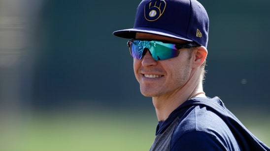 Brock Holt, Milwaukee Brewers finalize 1-year contract