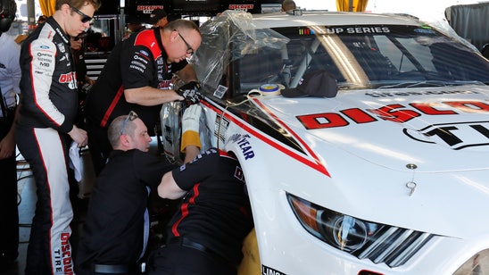 Keselowski plays repair man in rush to fix Daytona 500 car