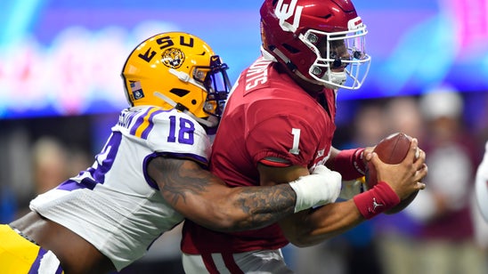 Eagles pull off a stunner, draft Jalen Hurts in second round
