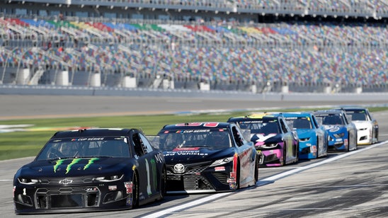 Stenhouse wins Daytona 500 pole in debut with new team