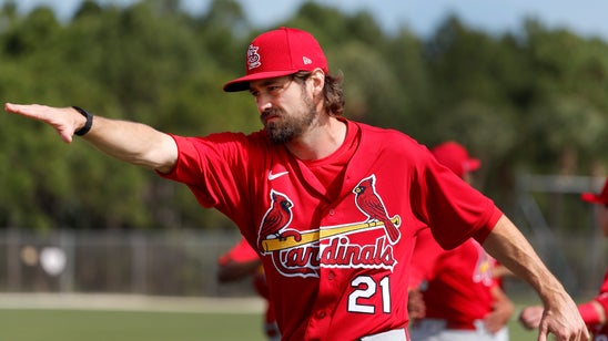 Cards' Andrew Miller loses feeling for pitches