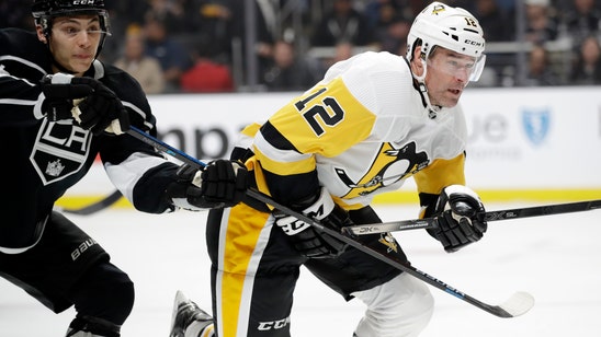 Lizotte, Kings send Penguins to 4th straight loss, 2-1