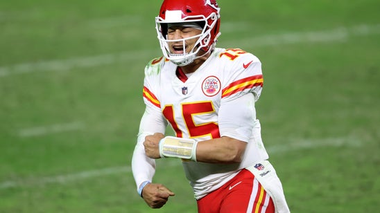 Mahomes, Chiefs Outlast Raiders on SNF