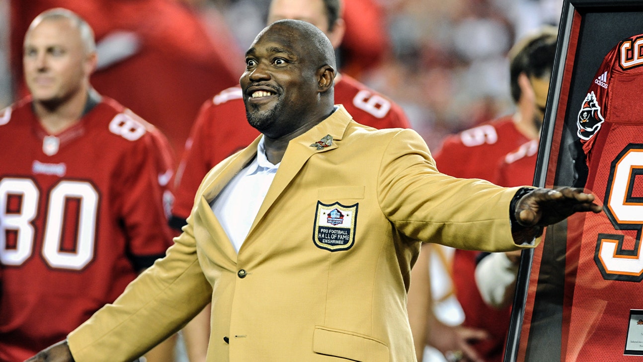 Warren Sapp Visits 'Club Shay Shay'