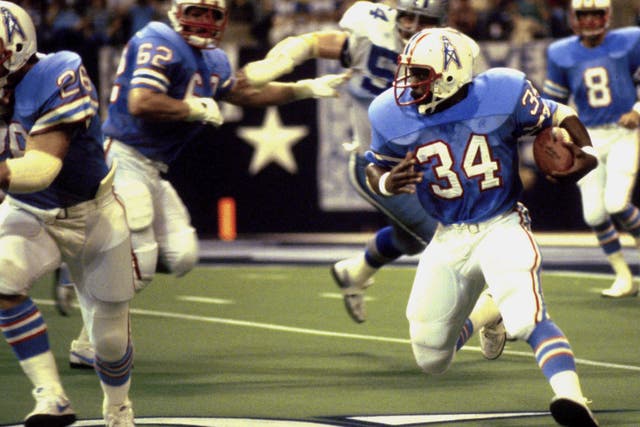 Earl Campbell of the Houston Oilers warms up before an NFL football News  Photo - Getty Images