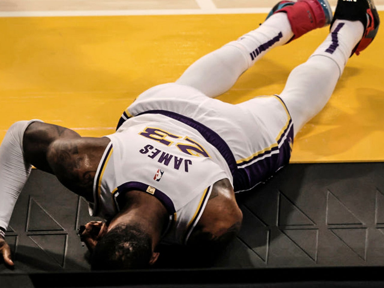 Lebron injury history store