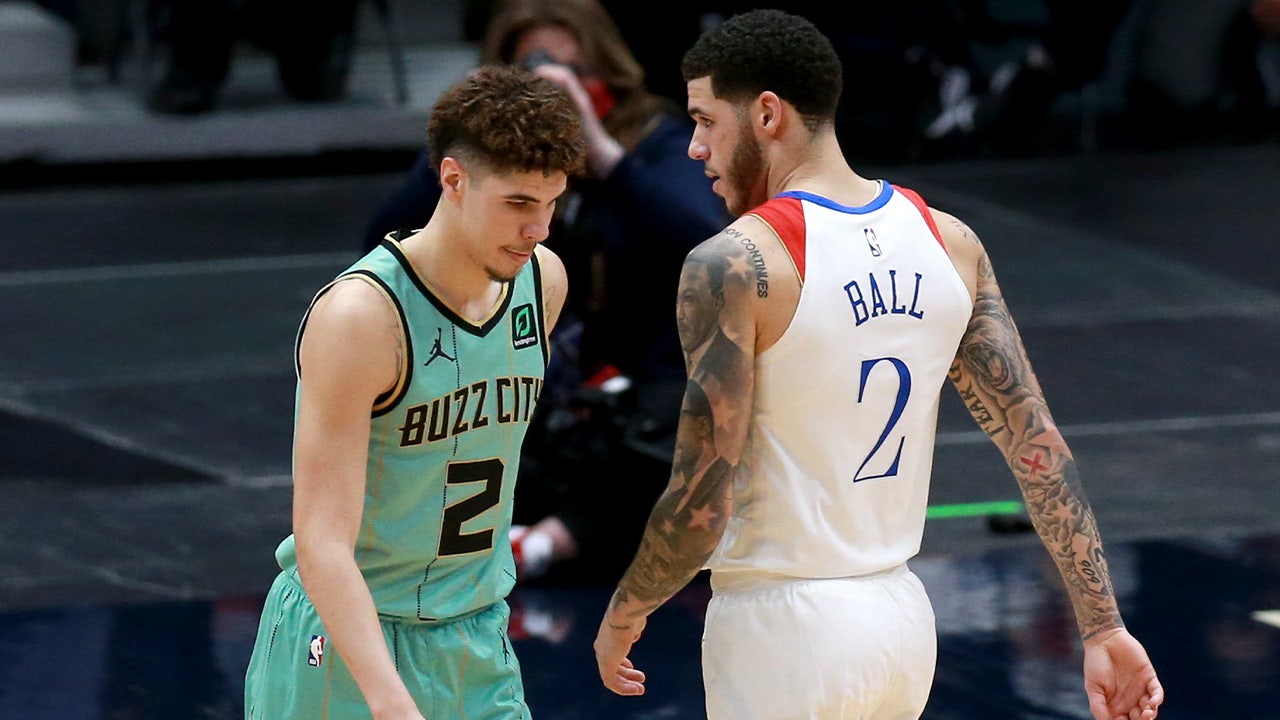 Lonzo Ball vs. LaMelo Ball: Who will have the better career? 'Undisputed' debates | FOX Sports