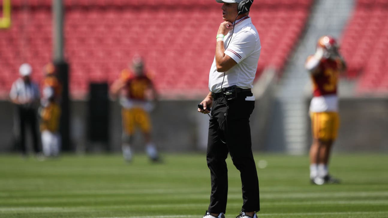 Clay Helton continues to adapt approach with USC Trojans