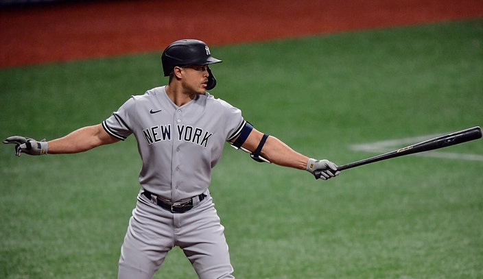 Salvador Perez establishes new catcher home run 'Bench' mark with