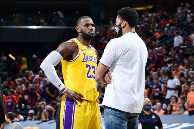 lakers street clothes