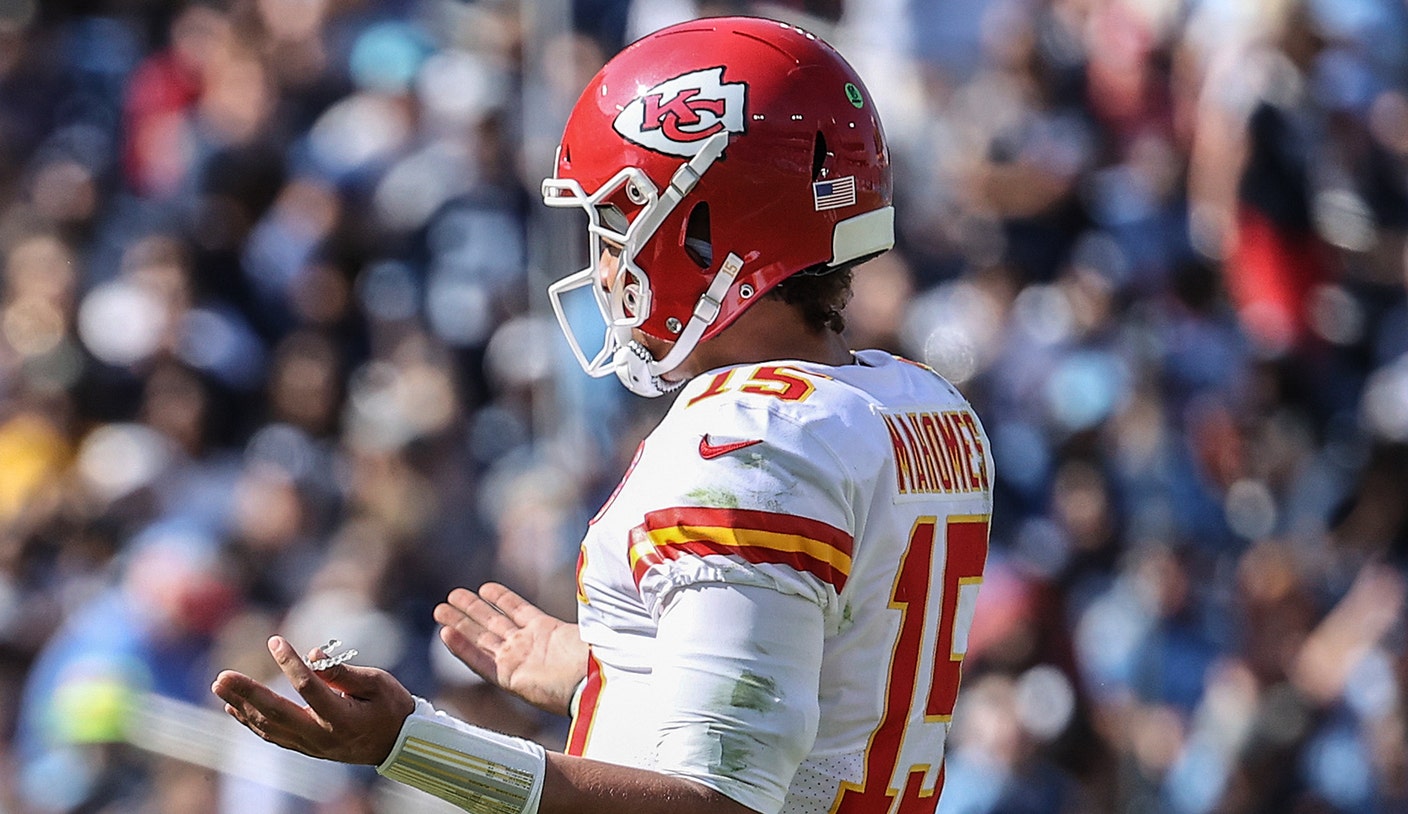 Mahomes cleared after concussion check, Chiefs lose to Titans 27-3