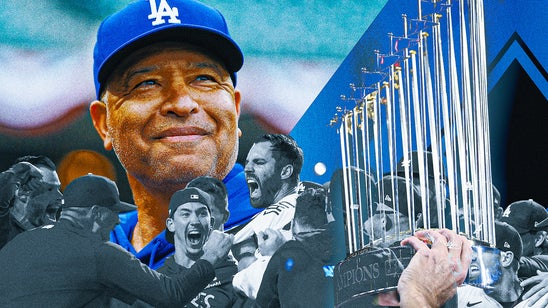 Dodgers' Roberts signs extension in wake of predicting title