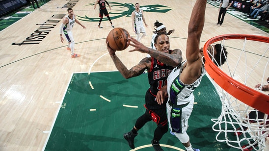 DeRozan scores 41, Bulls tie series with Bucks at 1-1