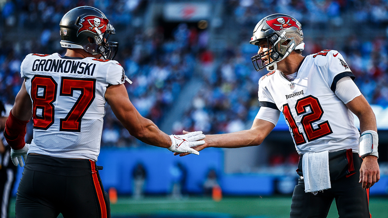 Tom Brady congratulates Rob Gronkowski on retirement