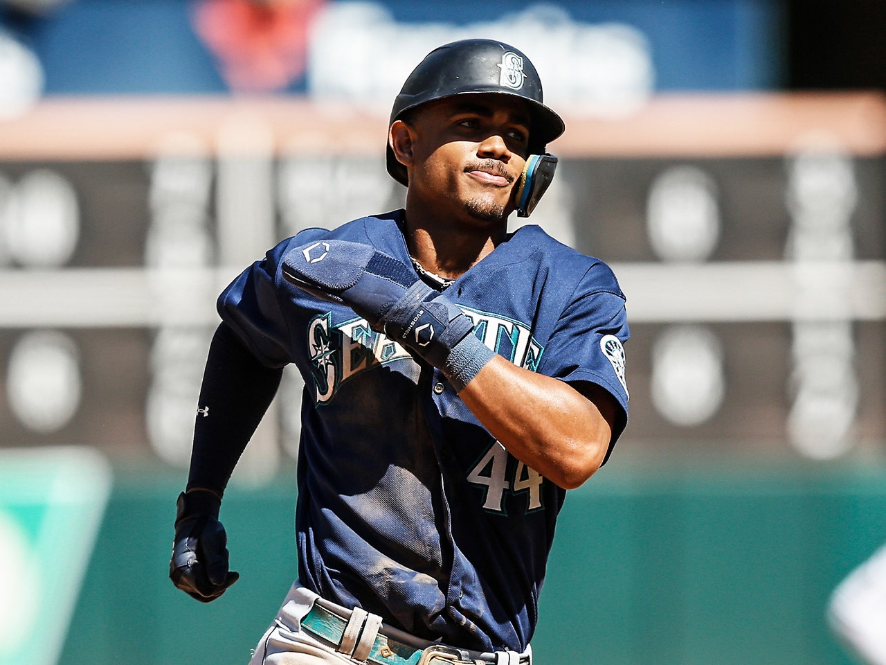 Mariners extend Julio Rodríguez with 14-year deal