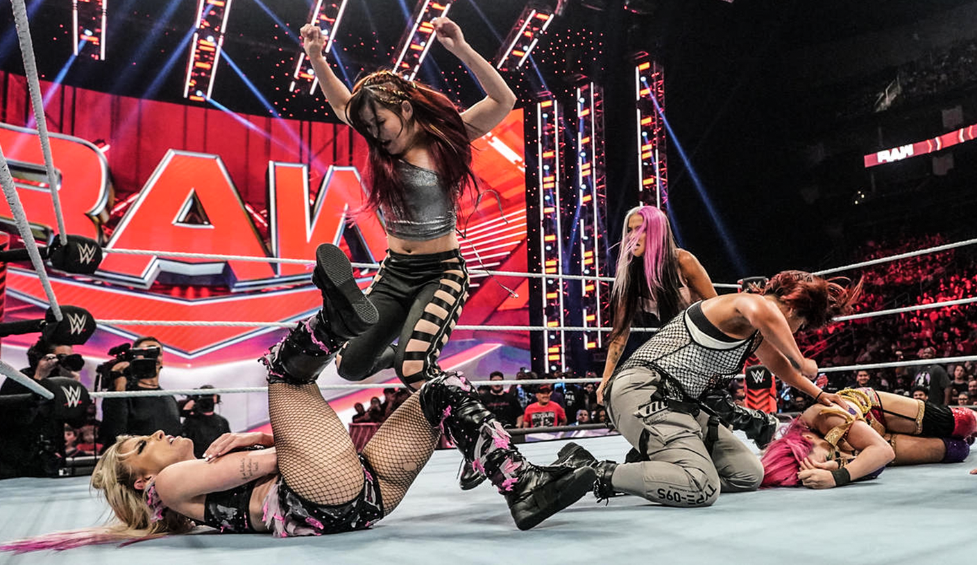 Wwe Raw Bayley Dakota Kai And Iyo Sky Make Statement Pioneernewz