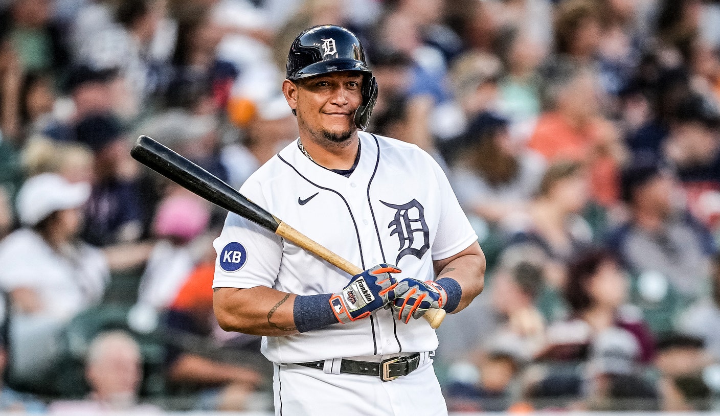 Miguel Cabrera walks back comments, commits to 2023