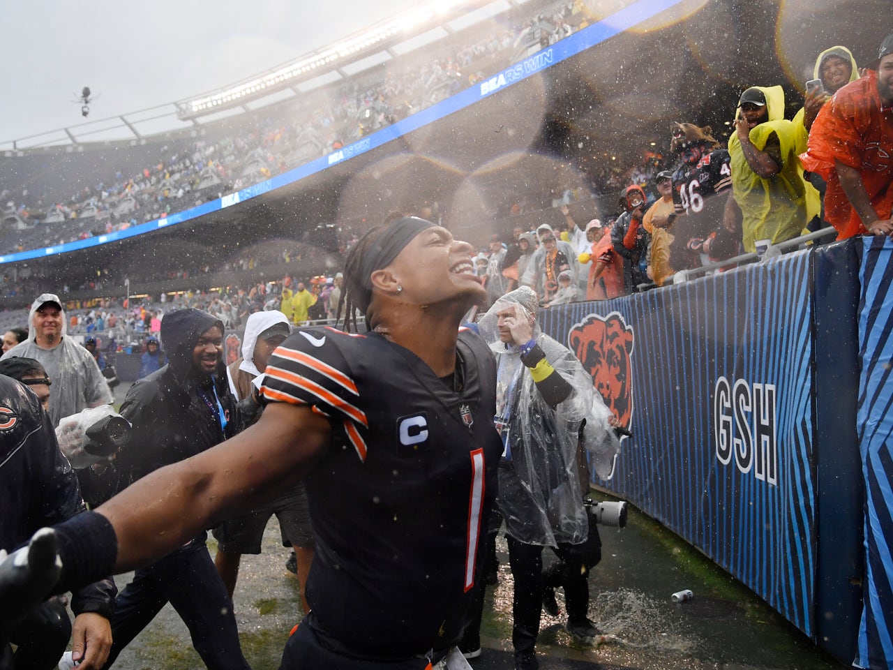 49ers live updates: Lance, 49ers take on Bears in Chicago downpour