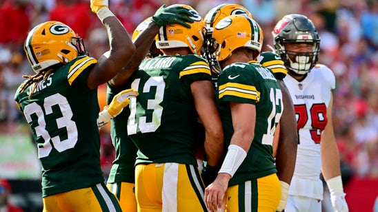 Packers, Aaron Rodgers survive late rally by Bucs, Tom Brady