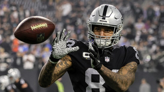 Raiders extend star tight end Darren Waller