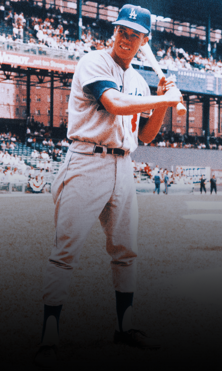Dodgers' Dave Roberts has ‘heavy heart’ after death of mentor Maury Wills