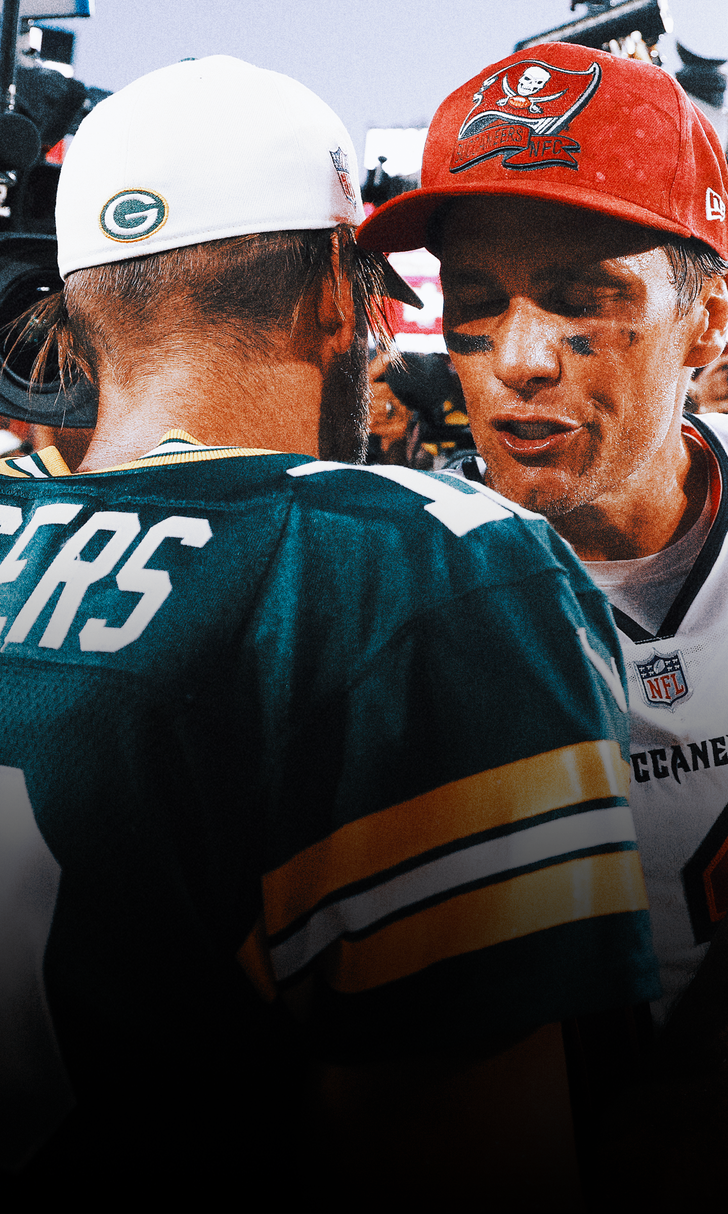 Packers, Aaron Rodgers survive late rally by Bucs, Tom Brady