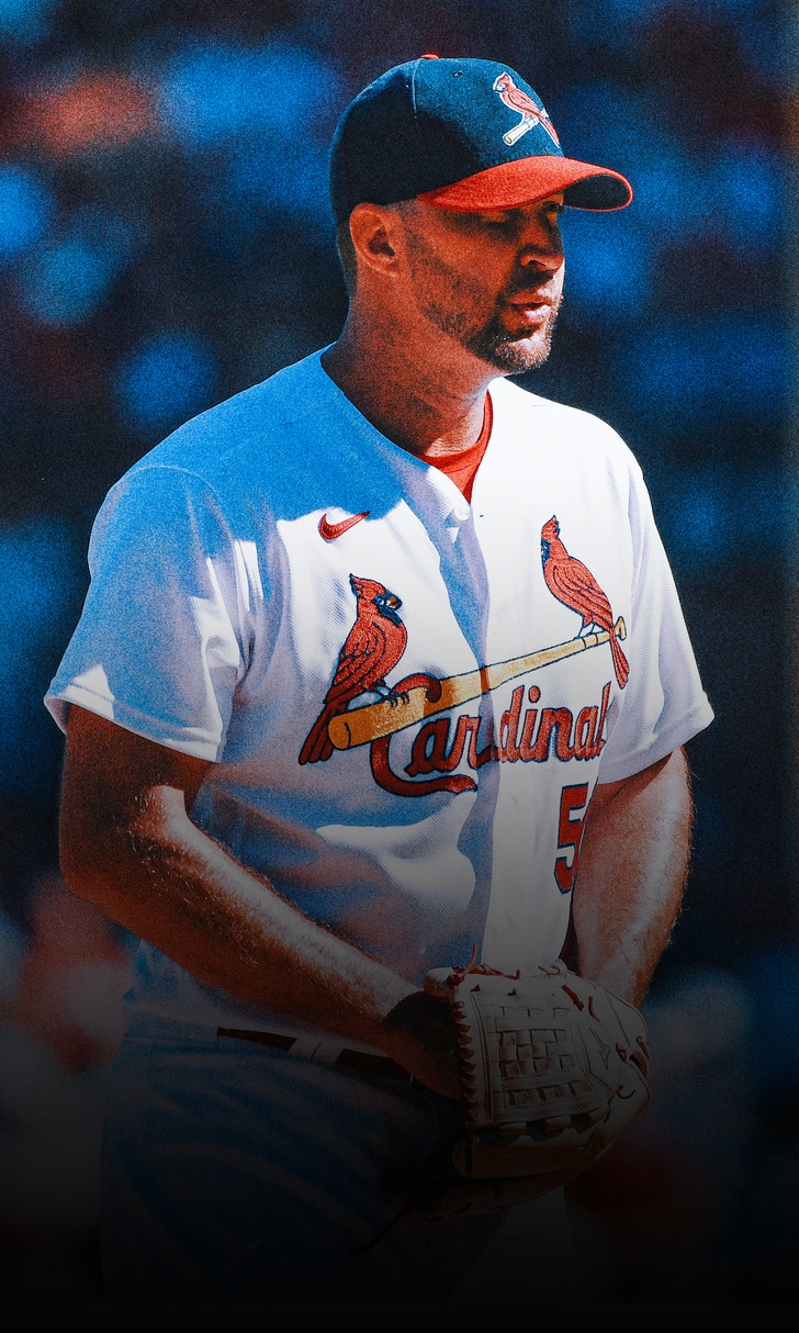 Cardinals’ Wainwright back in 2023; coaching staff to change