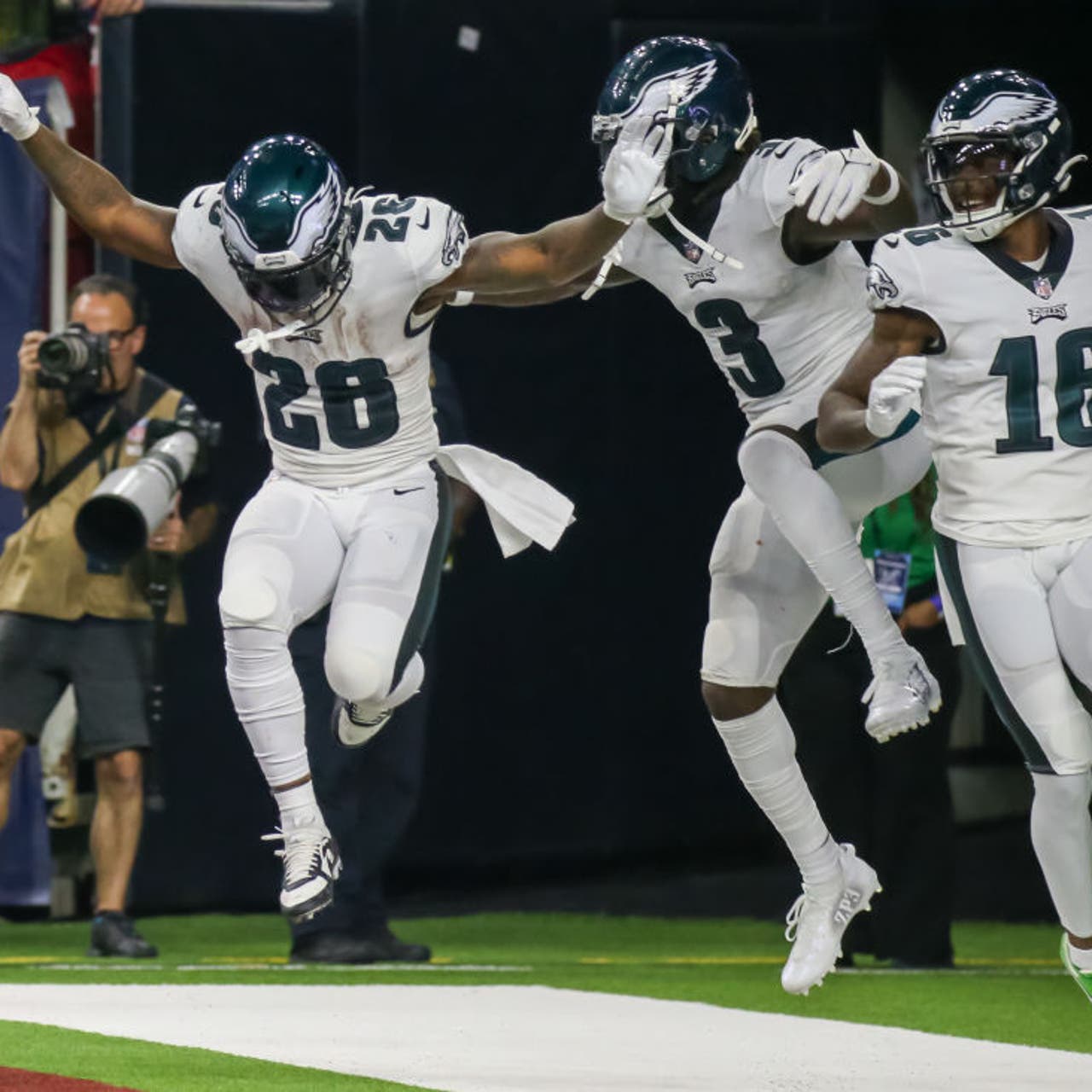 The Philadelphia Eagles are still undefeated but barely