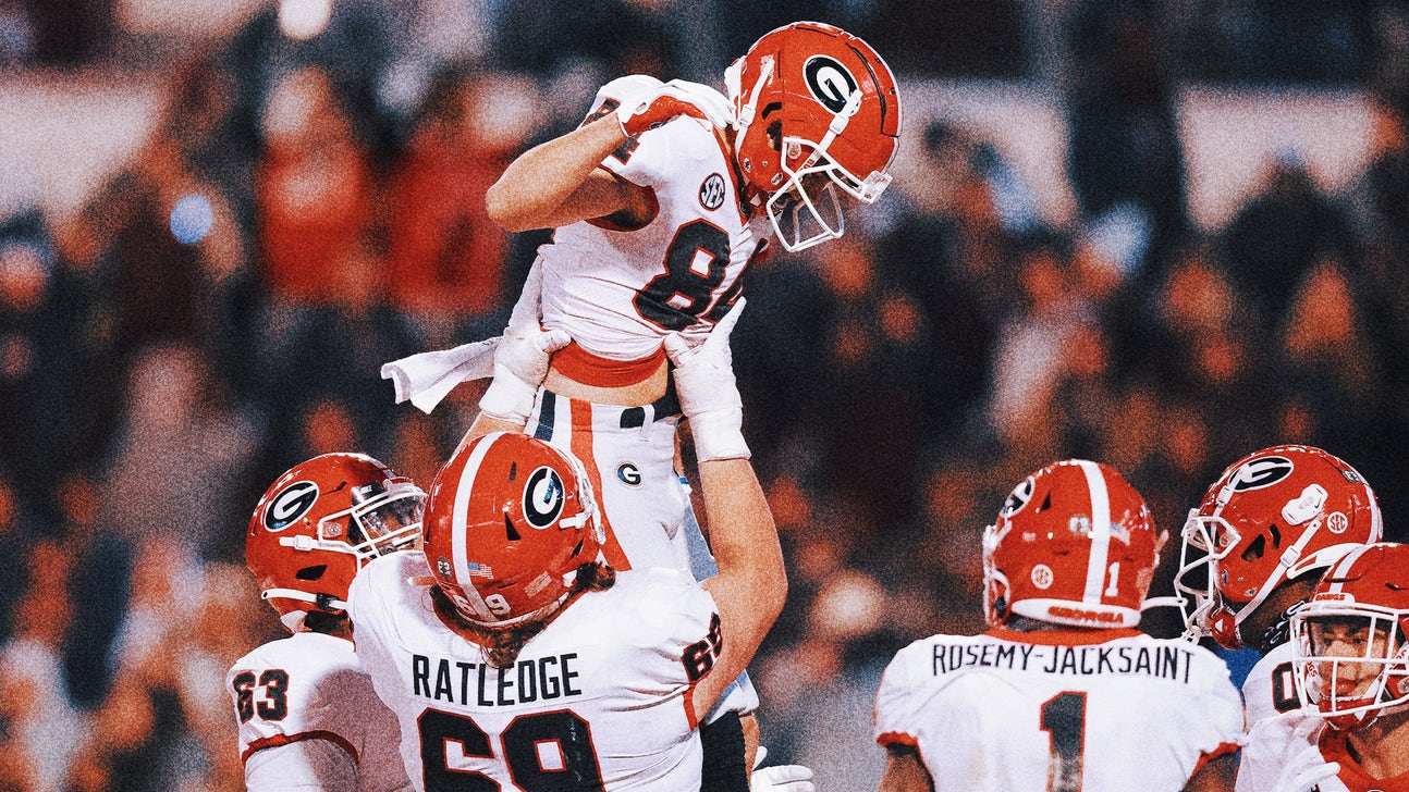 Georgia remains atop AP Top 25 poll, while Oregon, UCLA fall