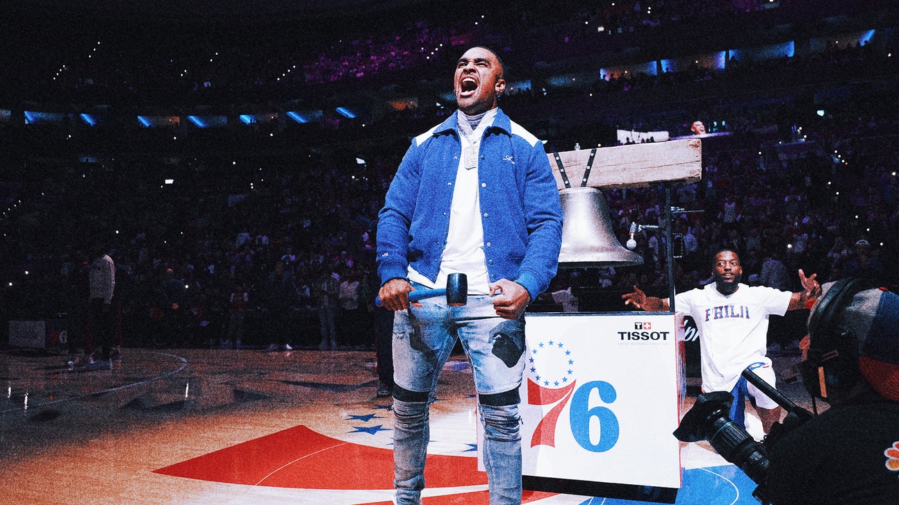 Jalen Hurts cheering for Phillies in World Series despite Astros photo