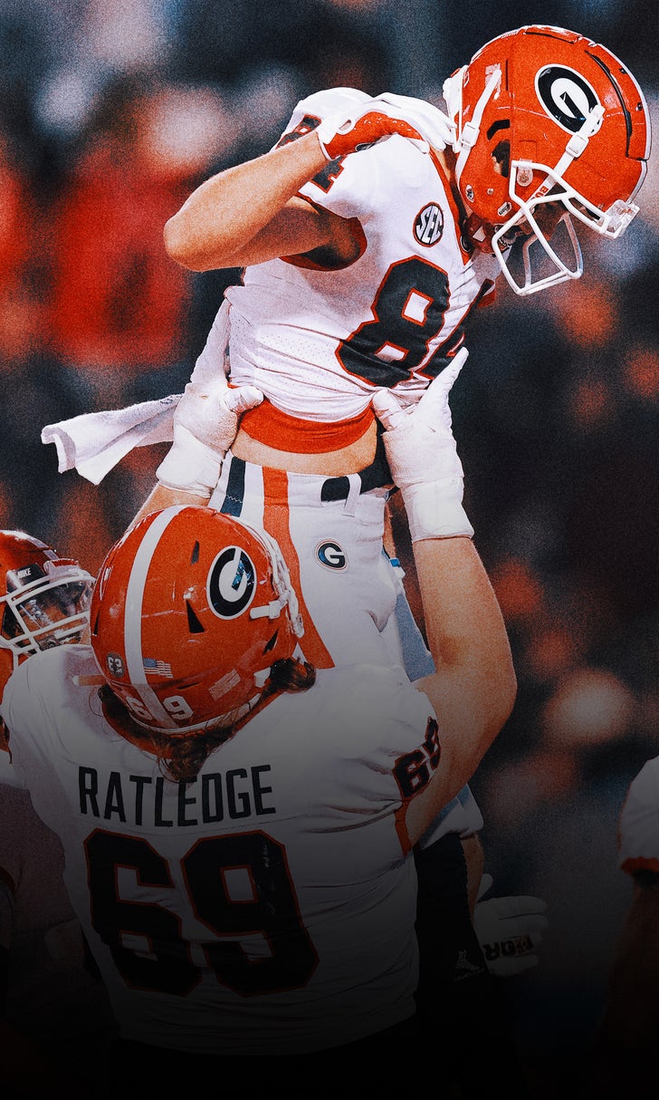 Georgia remains atop AP Top 25 poll, while Oregon, UCLA fall