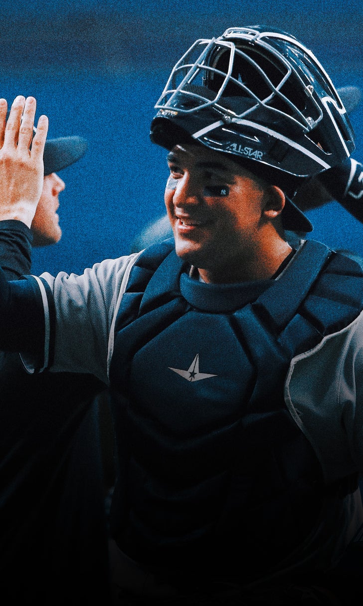 Yankees' Jose Trevino wears full uniform for son's career day