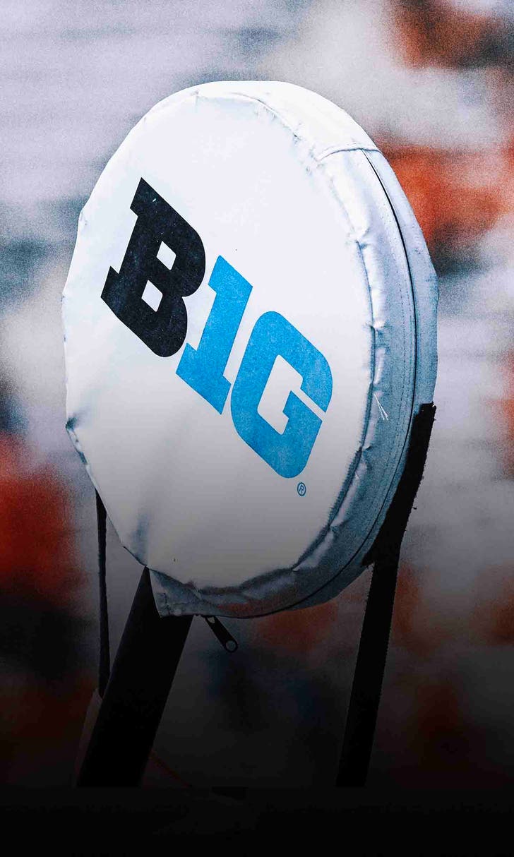 Big Ten punishes Michigan, Michigan State for tunnel incident