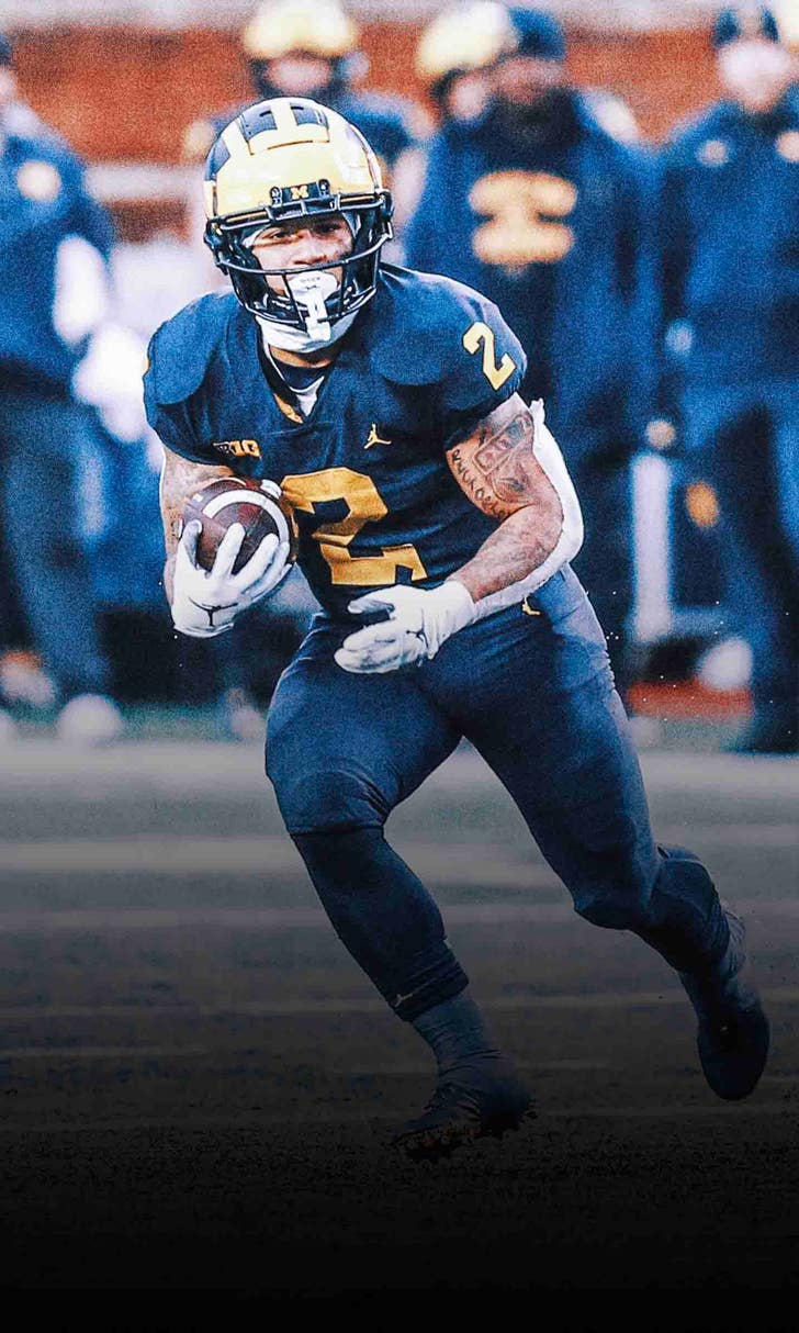 Michigan star Blake Corum reportedly to have knee surgery, is done for season