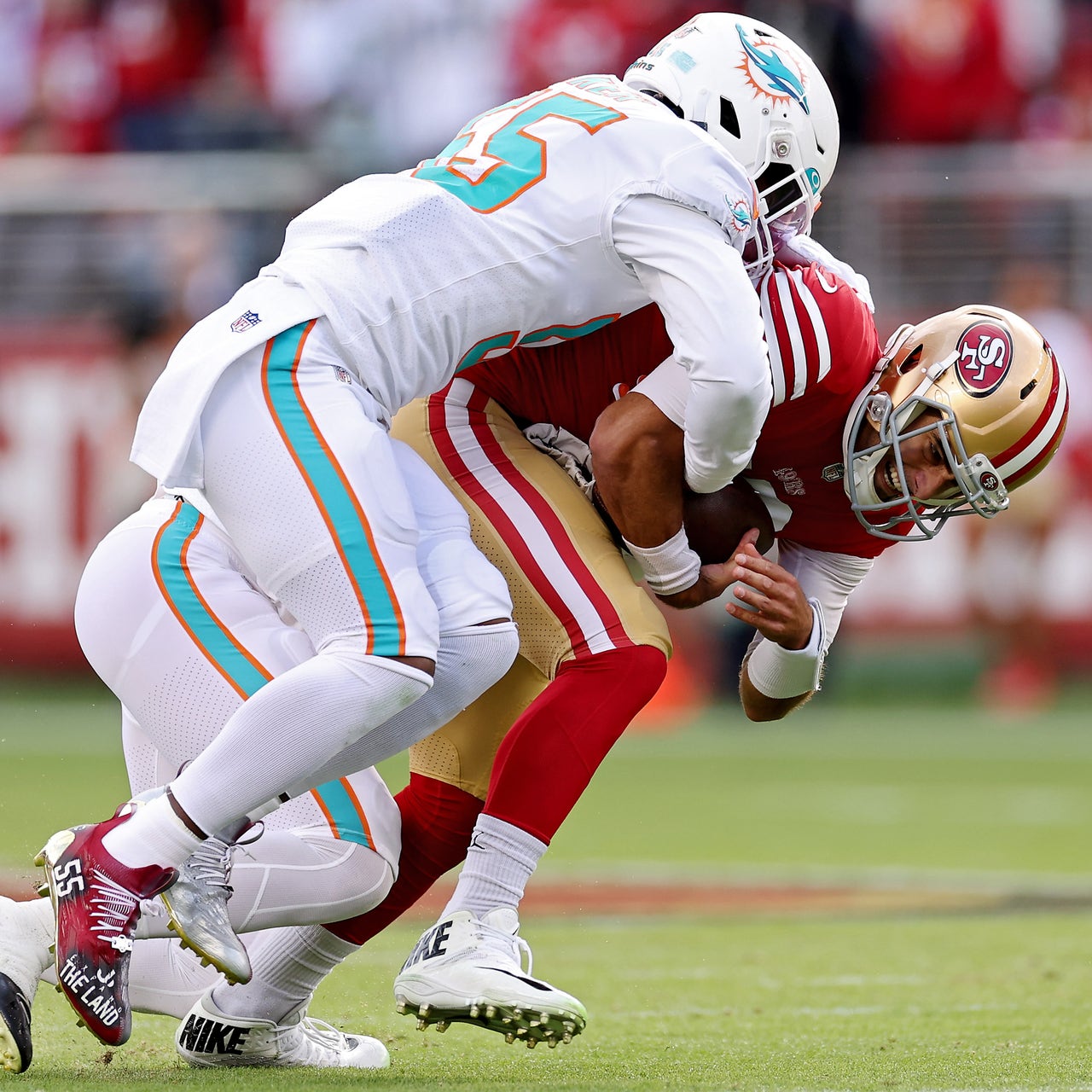 49ers' Jimmy Garoppolo out for season after suffering foot injury vs.  Dolphins