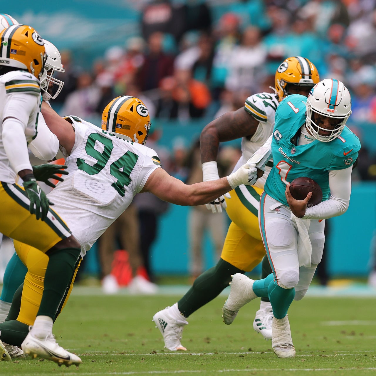 Playoff hopes for Packers, Dolphins on diverging paths