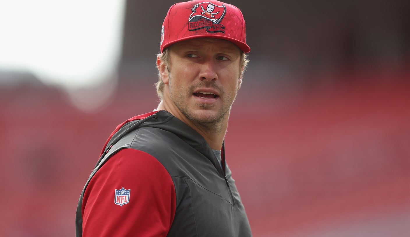 Bucs QB Blaine Gabbert assisted with helicopter rescues, making 4 saves