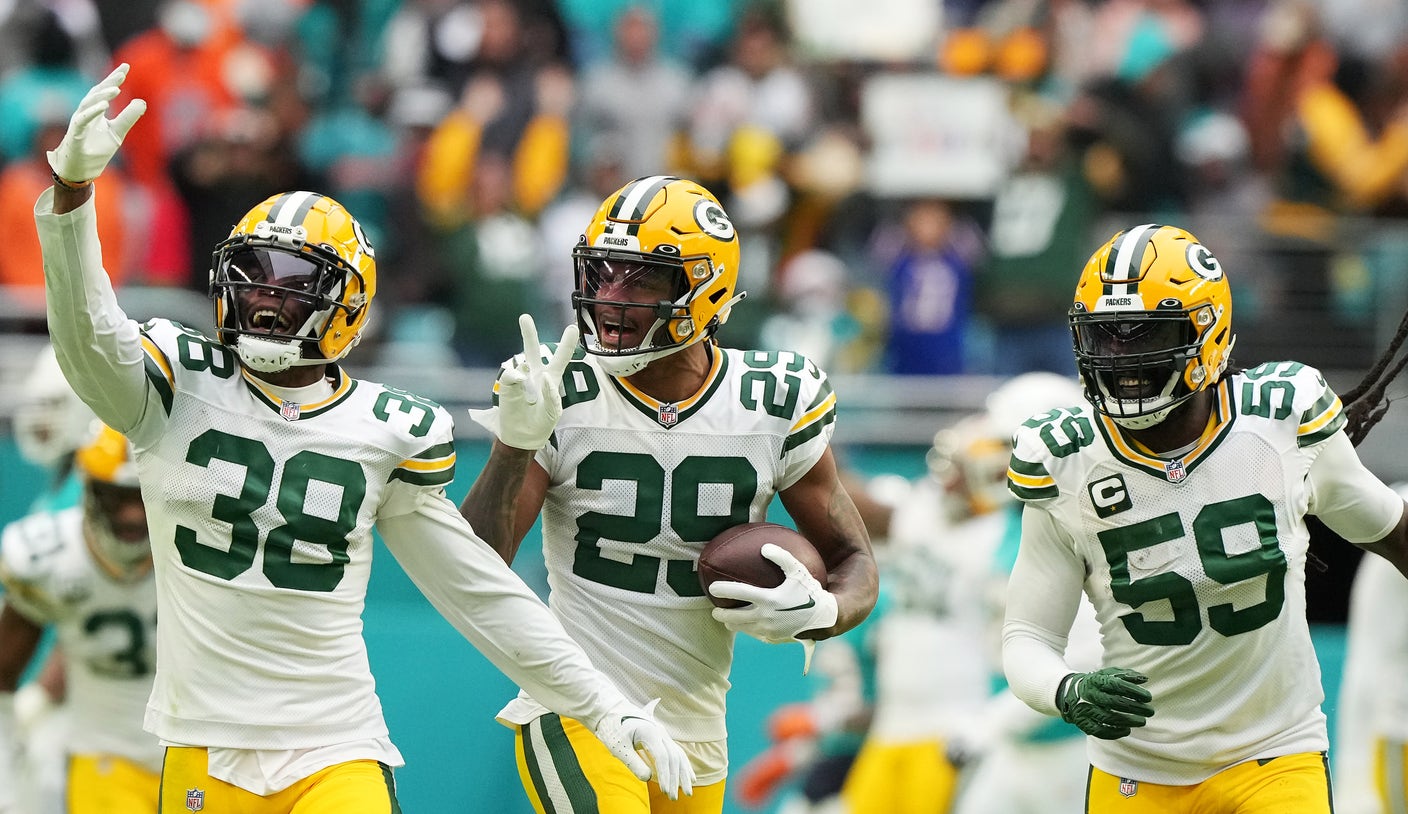 Packers win with aggressive approach, bringing playoff hope to Green Bay