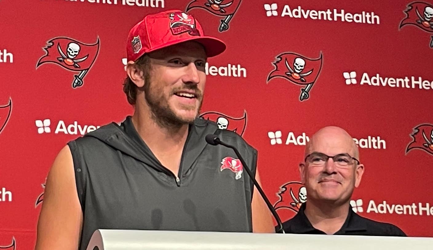 Bucs QB Blaine Gabbert ajudou com resgates de helicóptero, fazendo 4 defesas