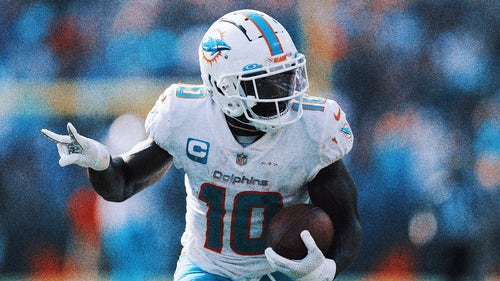 DAVANTE ADAMS Trending Image: 2023 NFL odds: Will Tyreek Hill be first in 2,000-yard receiving club?