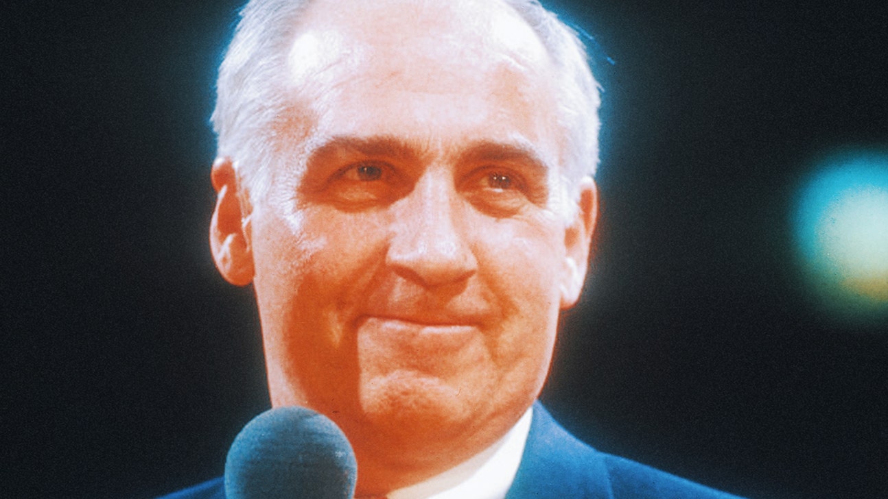 Billy Packer, legendary college hoops broadcaster, dies at 82