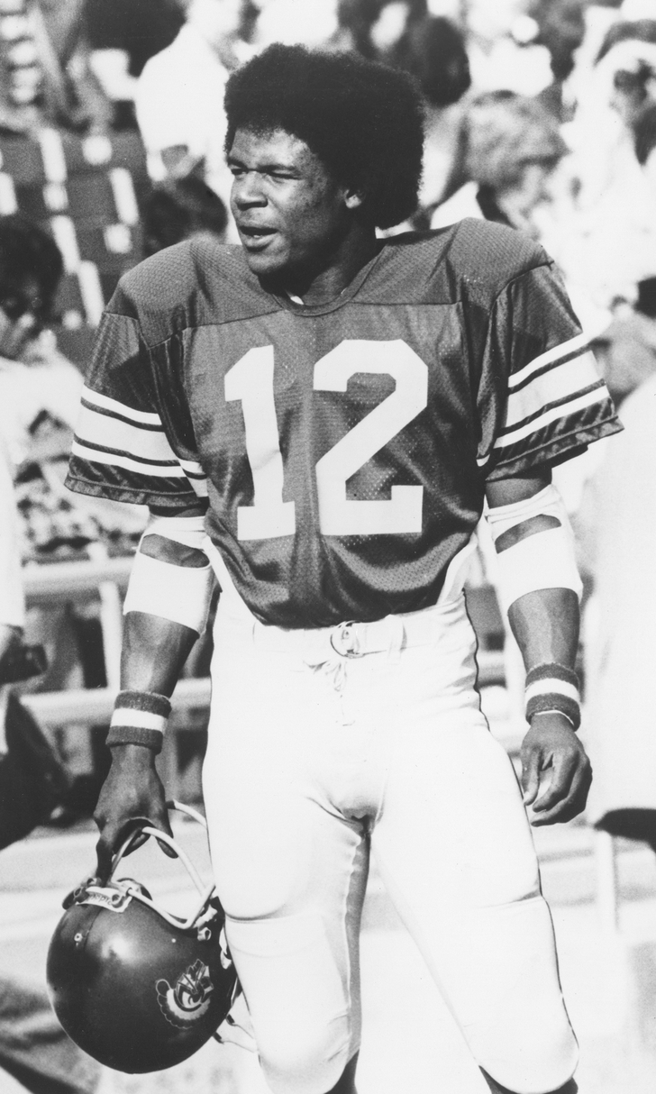 Charles White, USC’s Heisman-winning tailback, dies at 64
